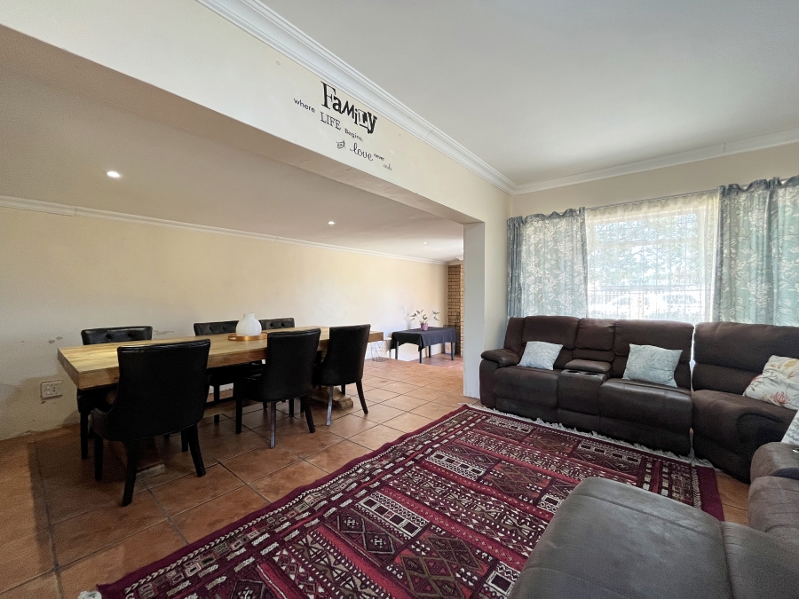 To Let 5 Bedroom Property for Rent in Soneike Western Cape